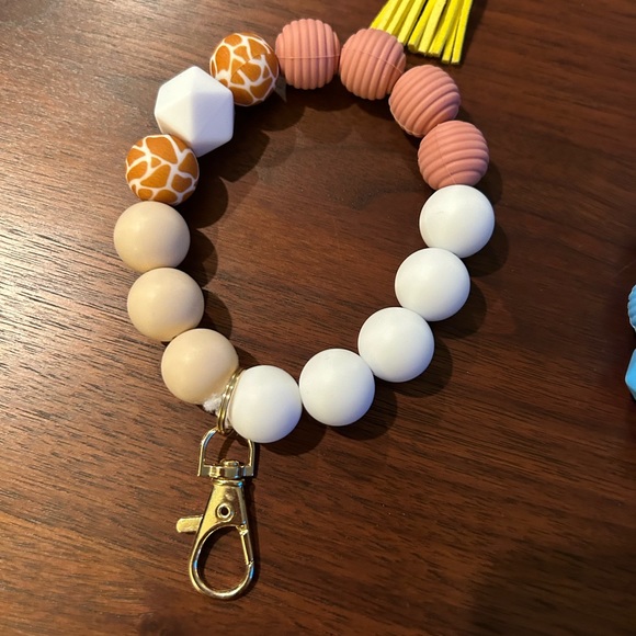 beaded wristlets - Picture 2 of 6